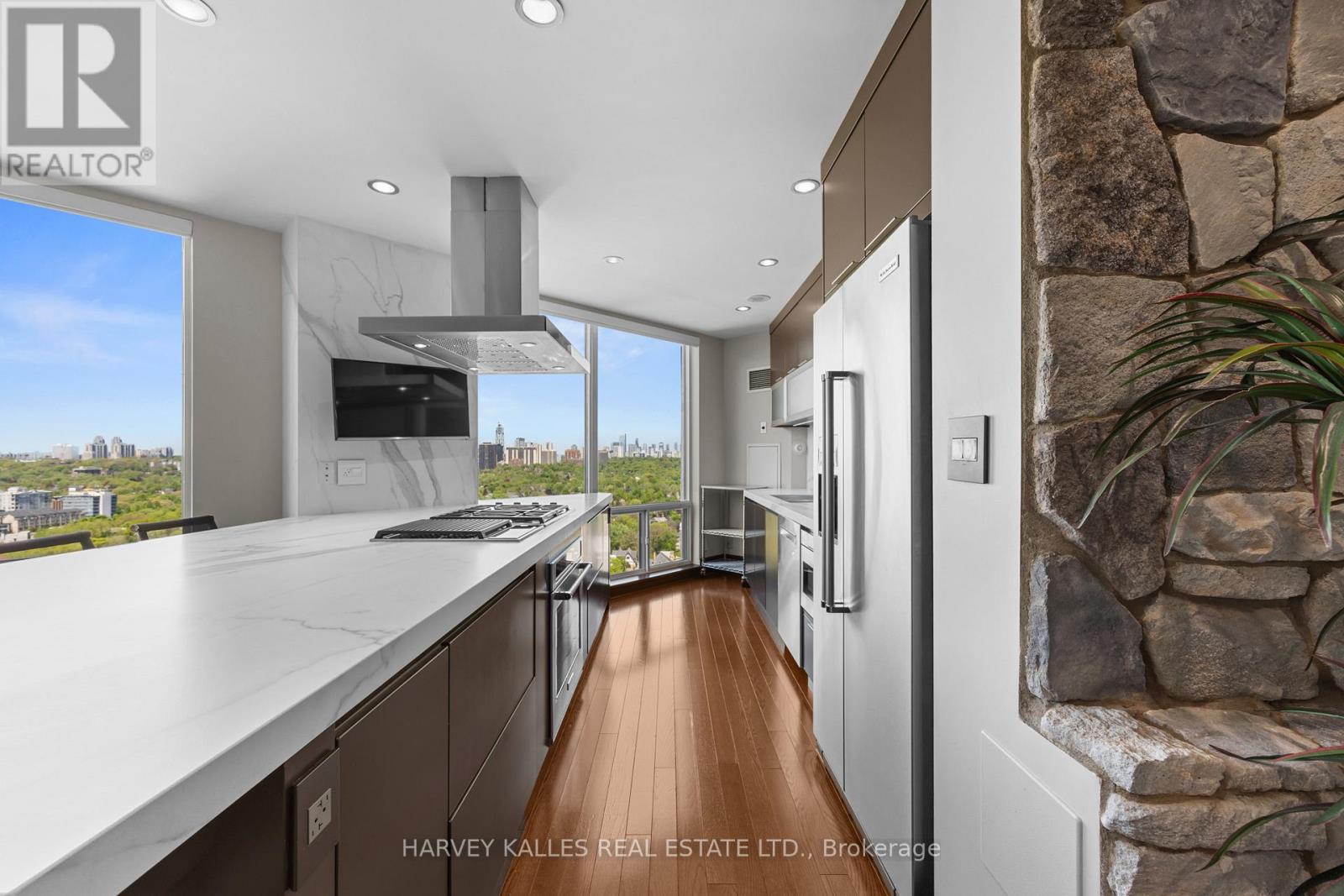 #2701 300 BLOOR STREET E - 17