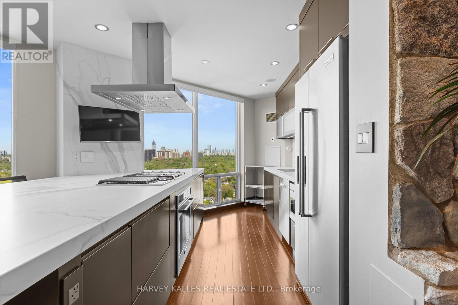 #2701 300 BLOOR STREET E - 18