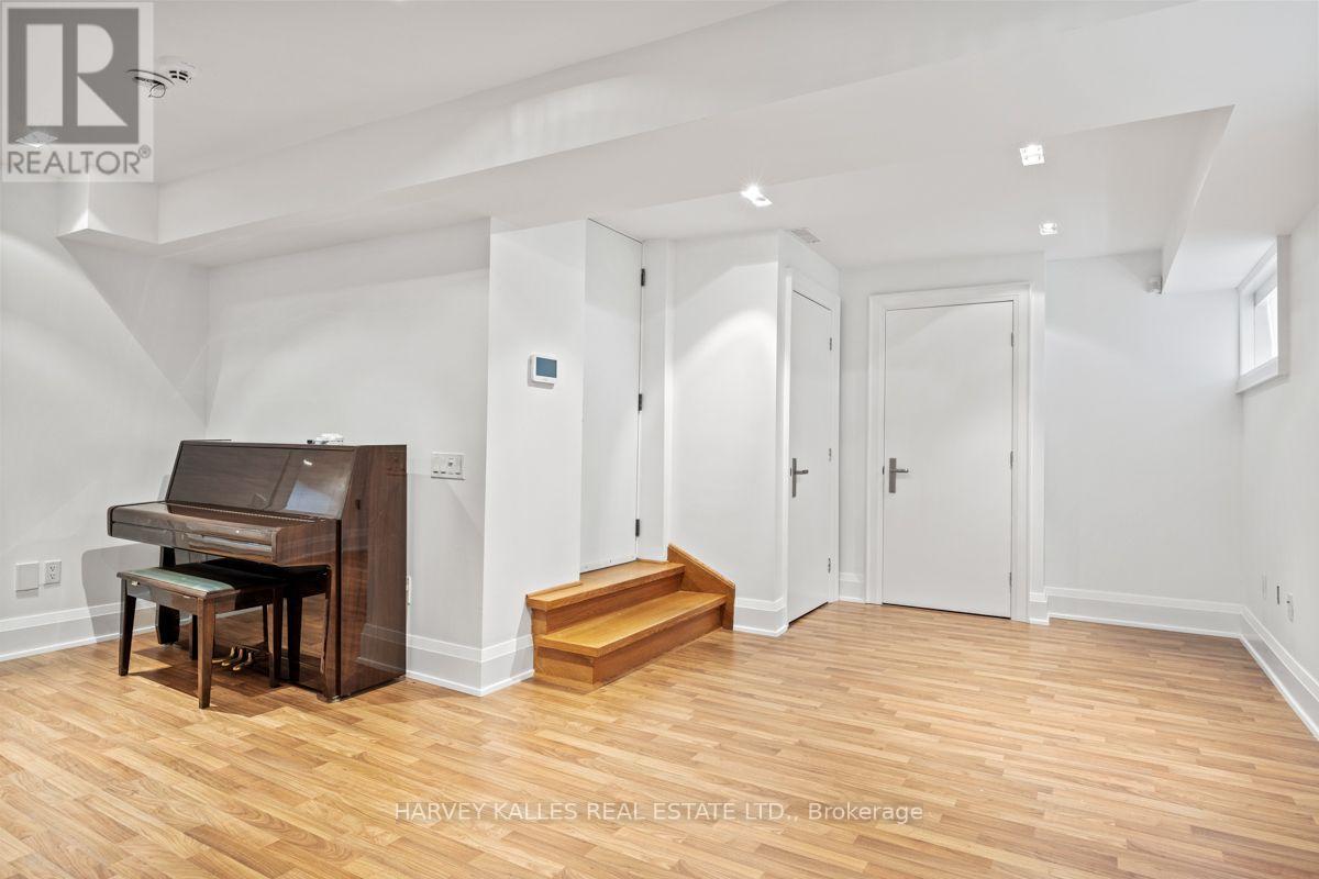 562 BEDFORD PARK AVENUE - 31