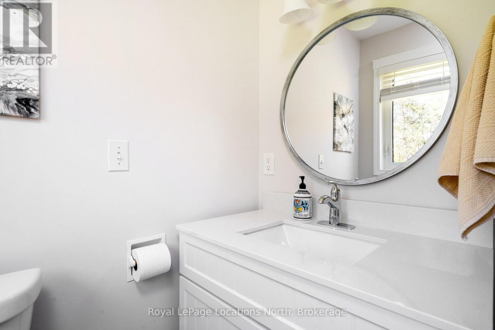 32 ARTHUR STREET W - 23