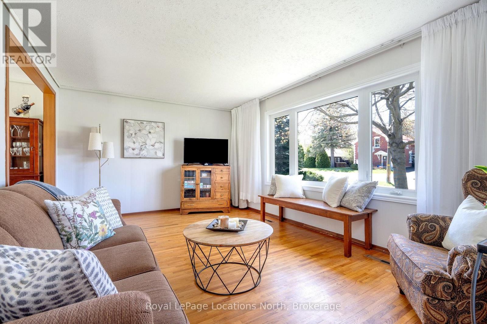 32 ARTHUR STREET W - 4