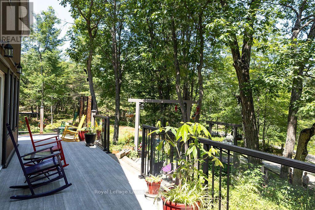 1075 LEONARD LAKE 2 ROAD - 29