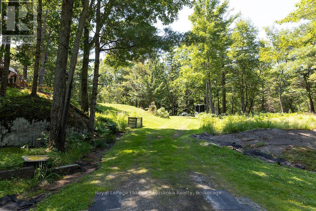 1075 LEONARD LAKE 2 ROAD - 36