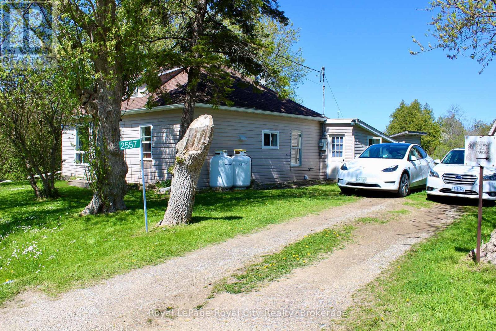 2557 BRUCE ROAD - 5