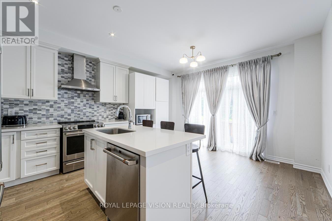 33 BREMNER STREET - 13
