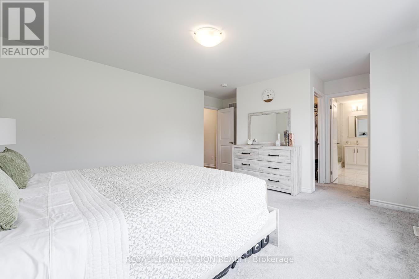 33 BREMNER STREET - 24
