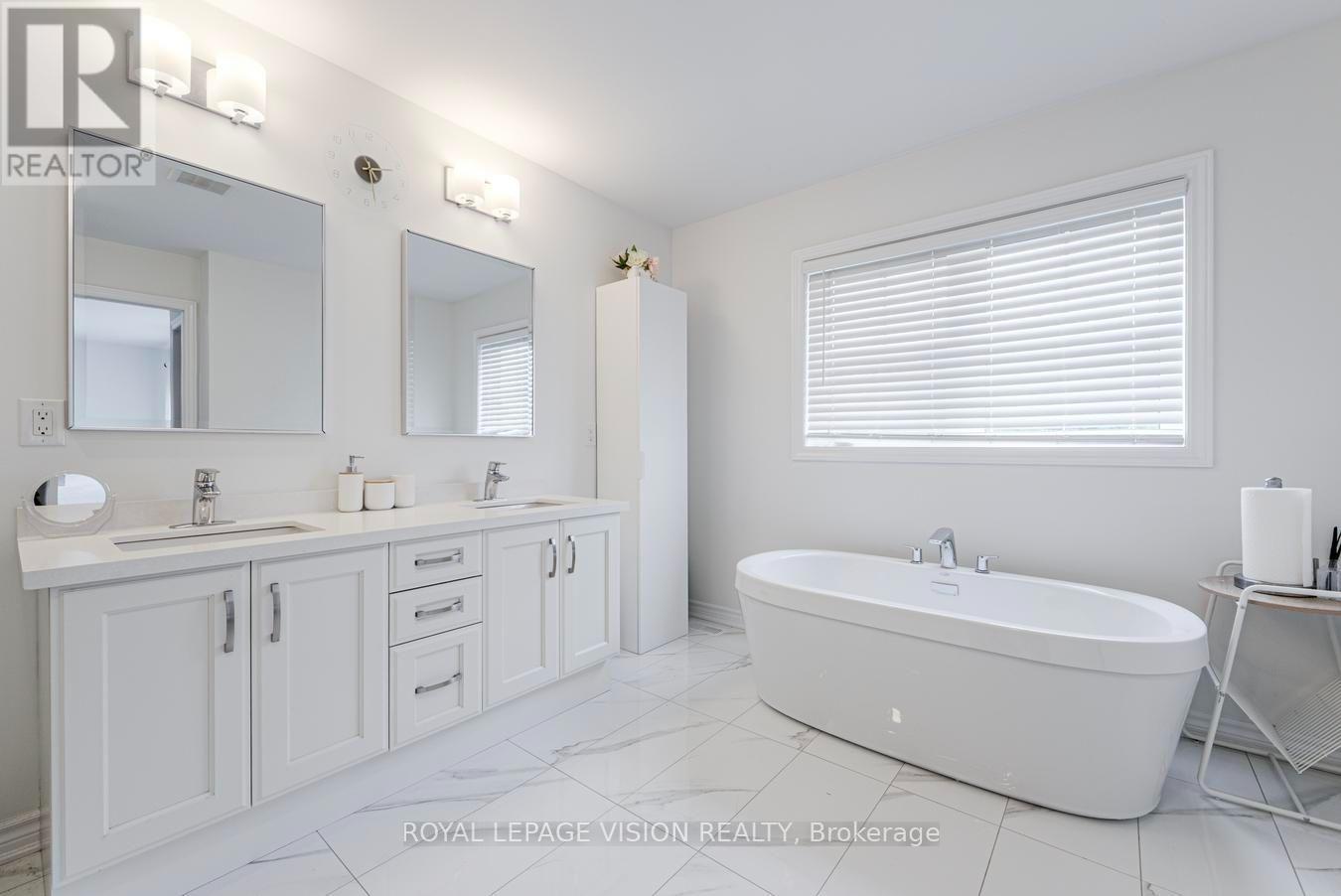 33 BREMNER STREET - 25