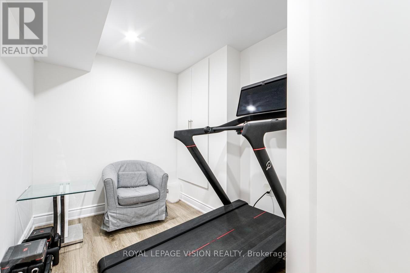 33 BREMNER STREET - 36