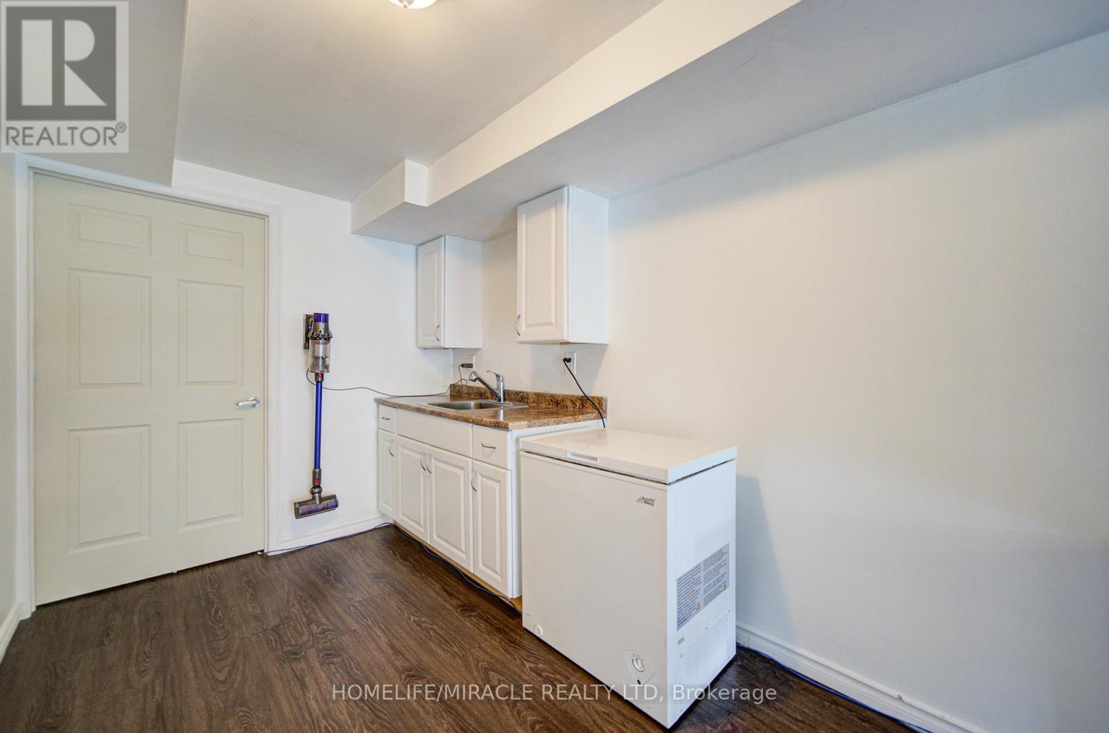 57 KERSEY CRESCENT - 40