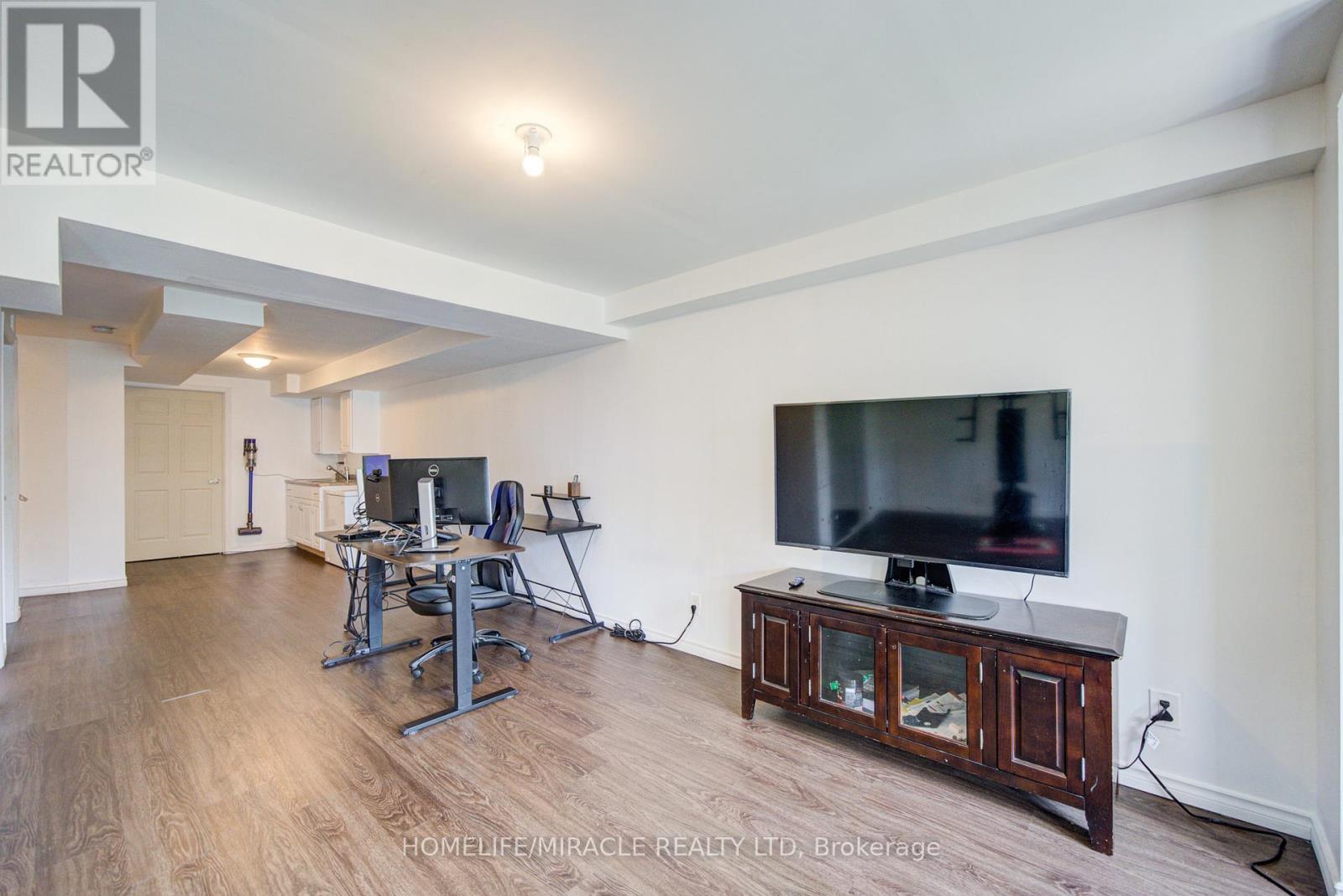 57 KERSEY CRESCENT - 45