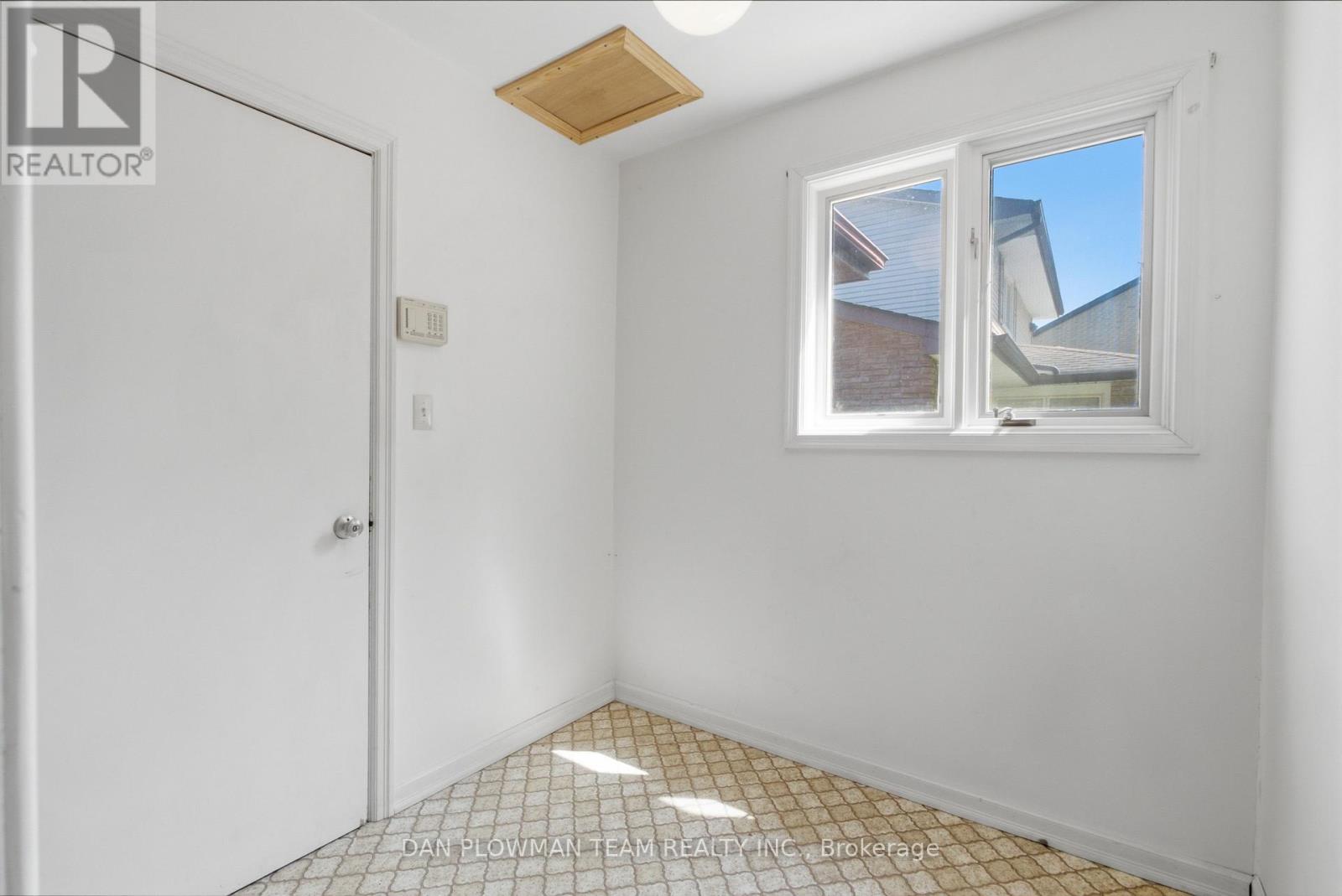 1054 CHELSEA COURT - 17