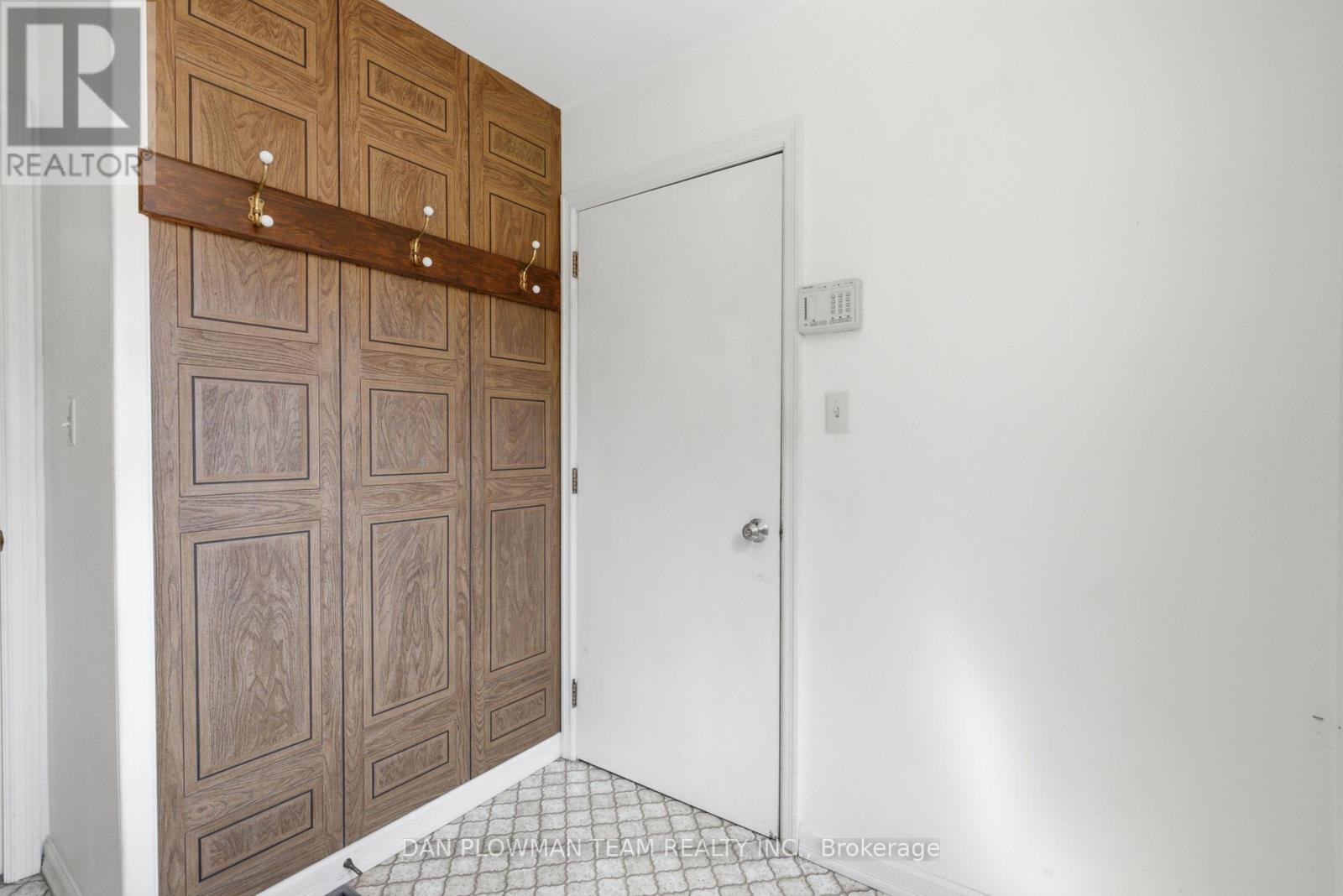 1054 CHELSEA COURT - 18