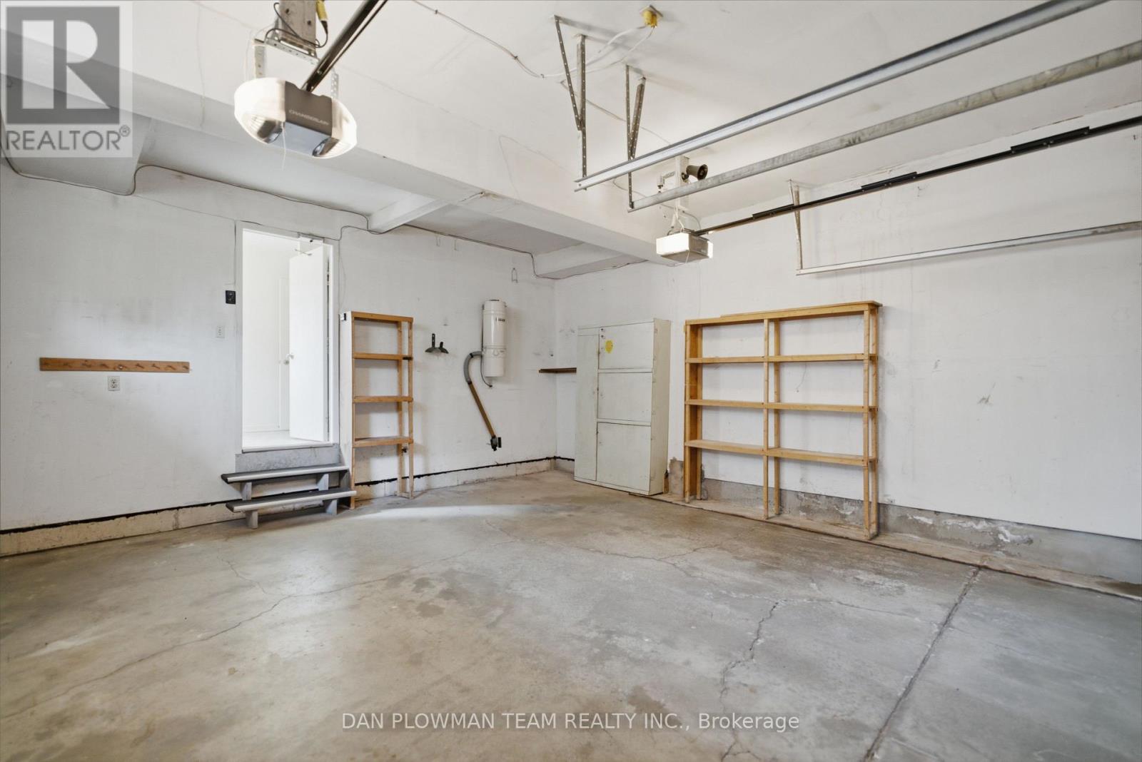 1054 CHELSEA COURT - 33
