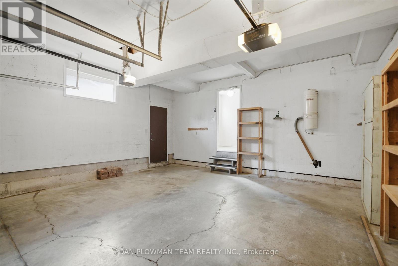 1054 CHELSEA COURT - 34