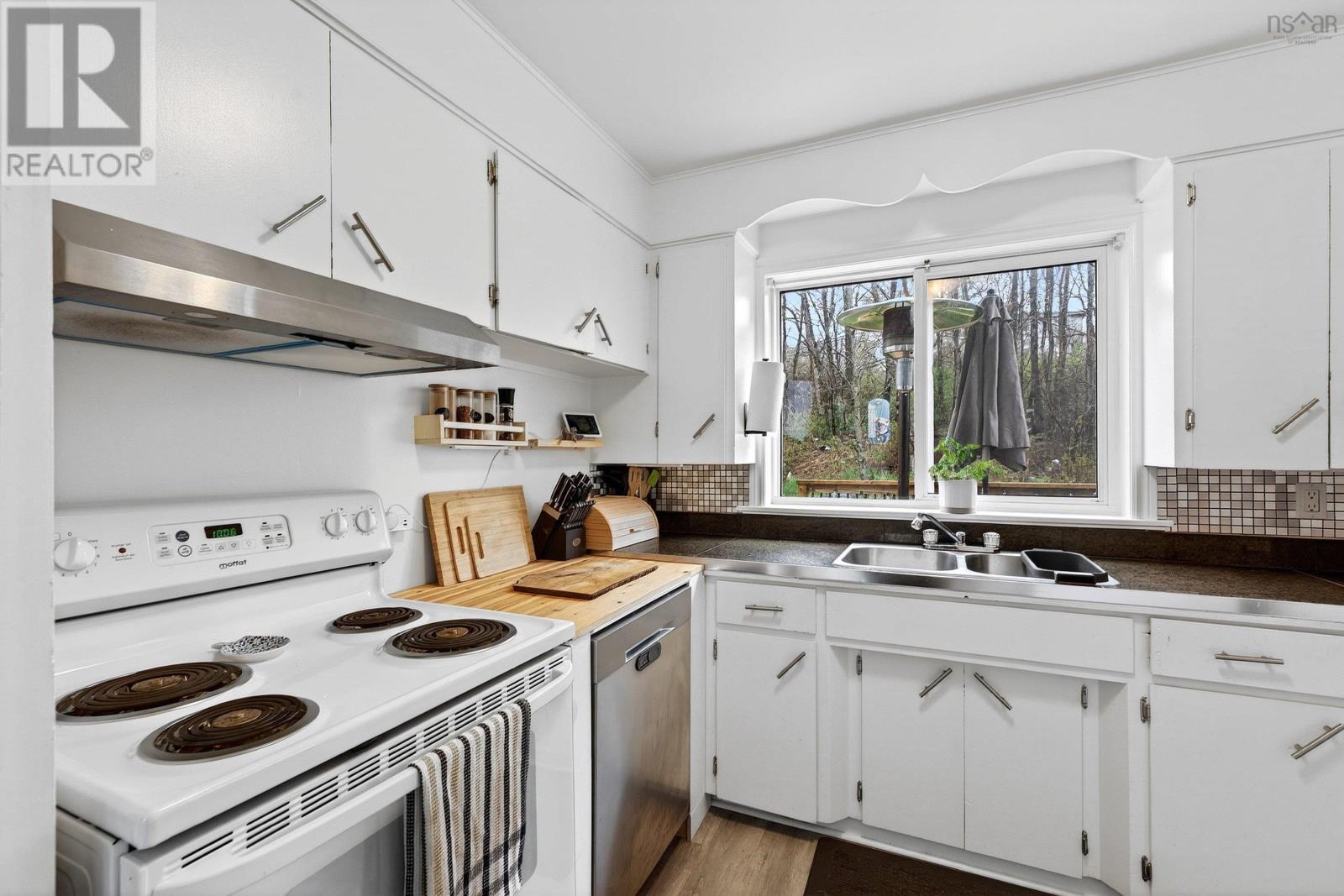 212 Roleika Drive - 15