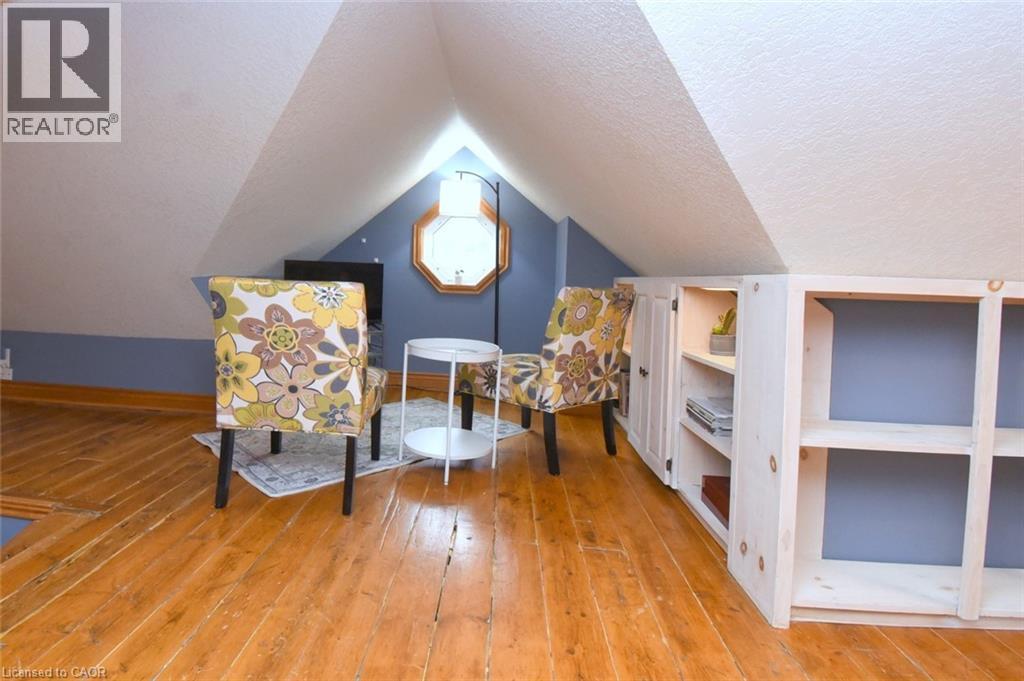662 OLD DUNDAS Road - 36