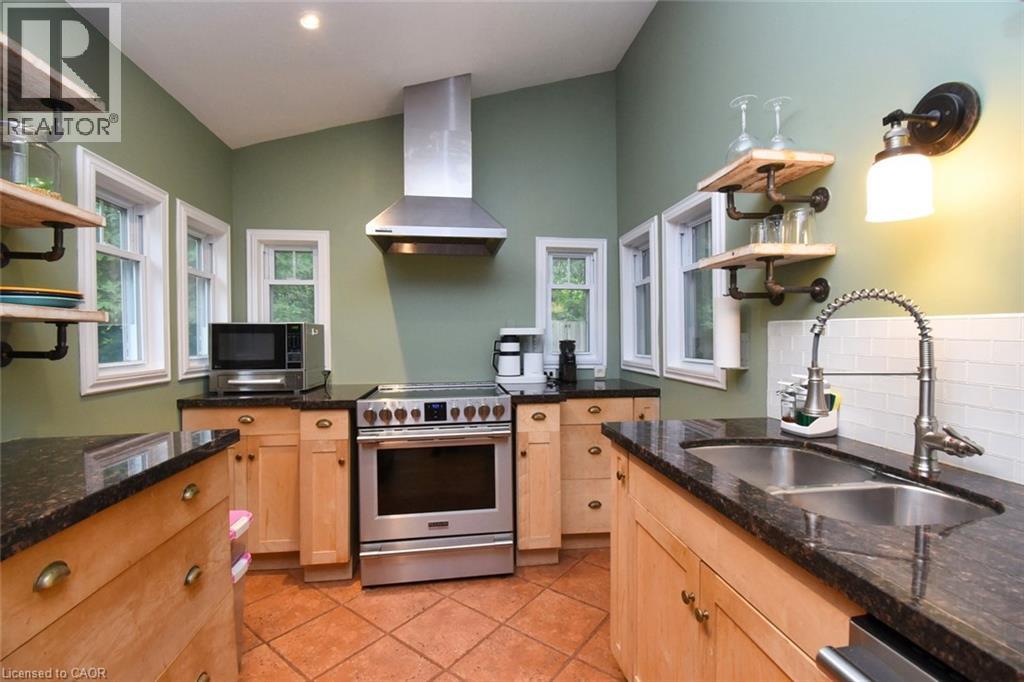 662 OLD DUNDAS Road - 24