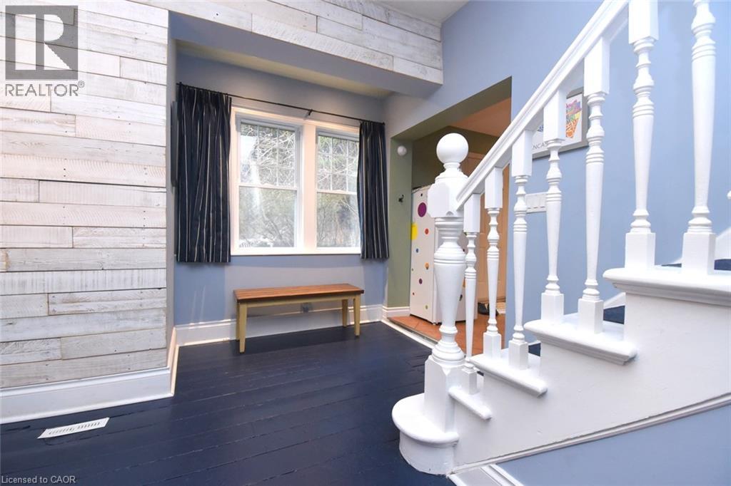 662 OLD DUNDAS Road - 33