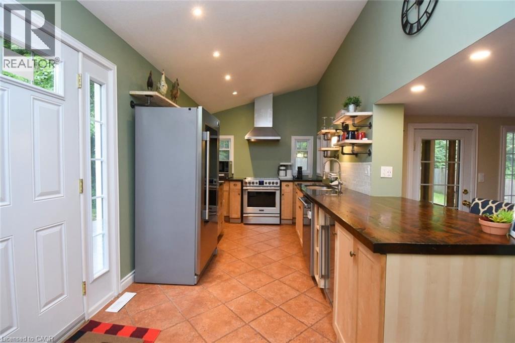 662 OLD DUNDAS Road - 25