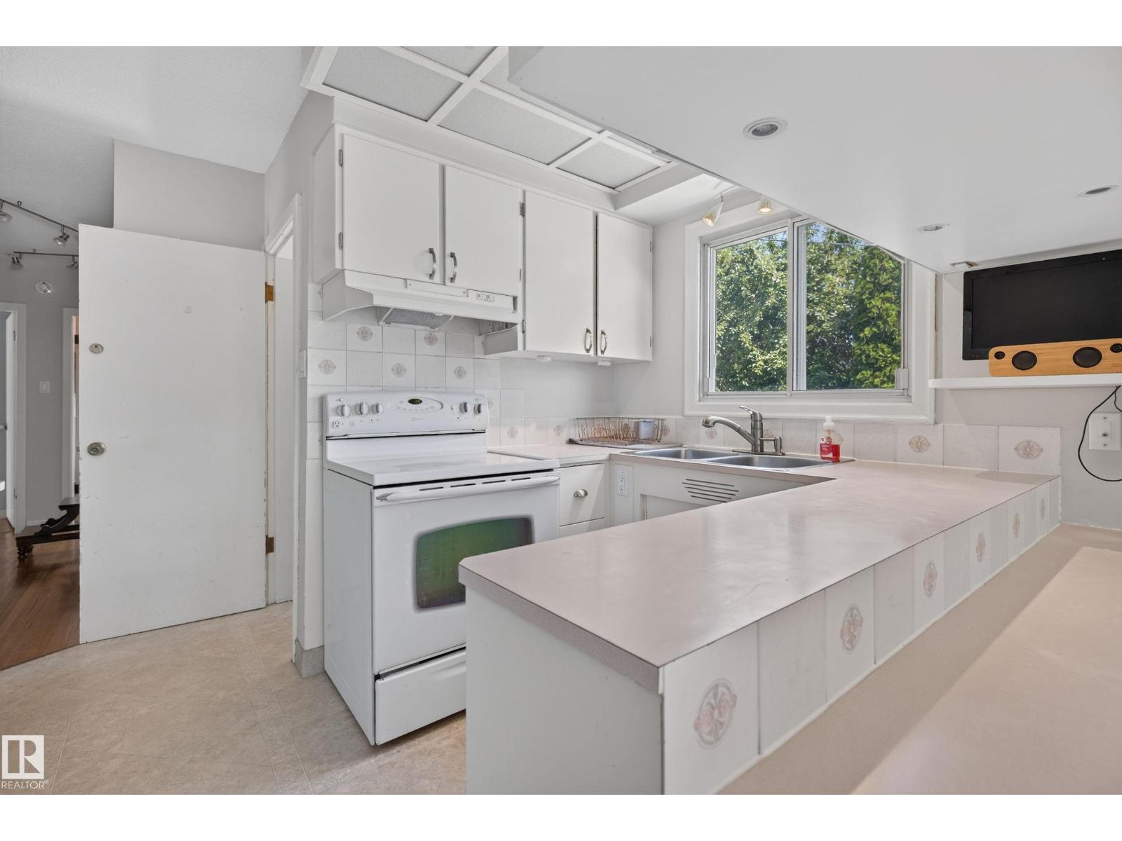 11303 115 ST NW - 14