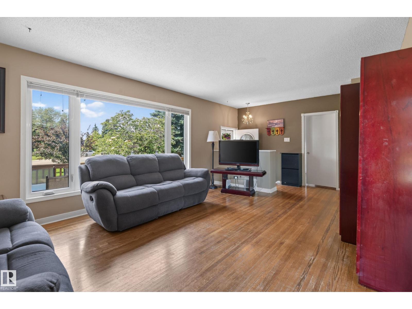 11303 115 ST NW - 7