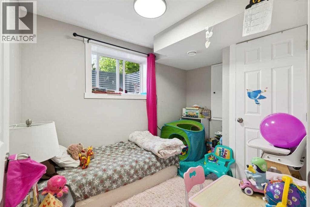 6717 - 6719 Huntsbay Road NW - 16