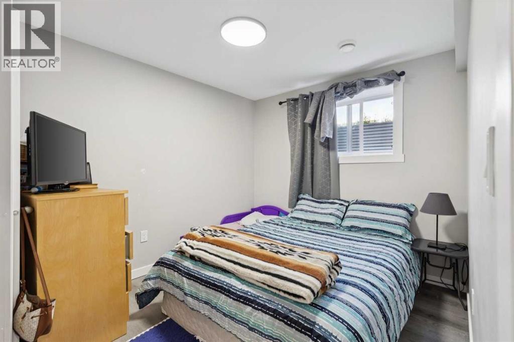 6717 - 6719 Huntsbay Road NW - 20