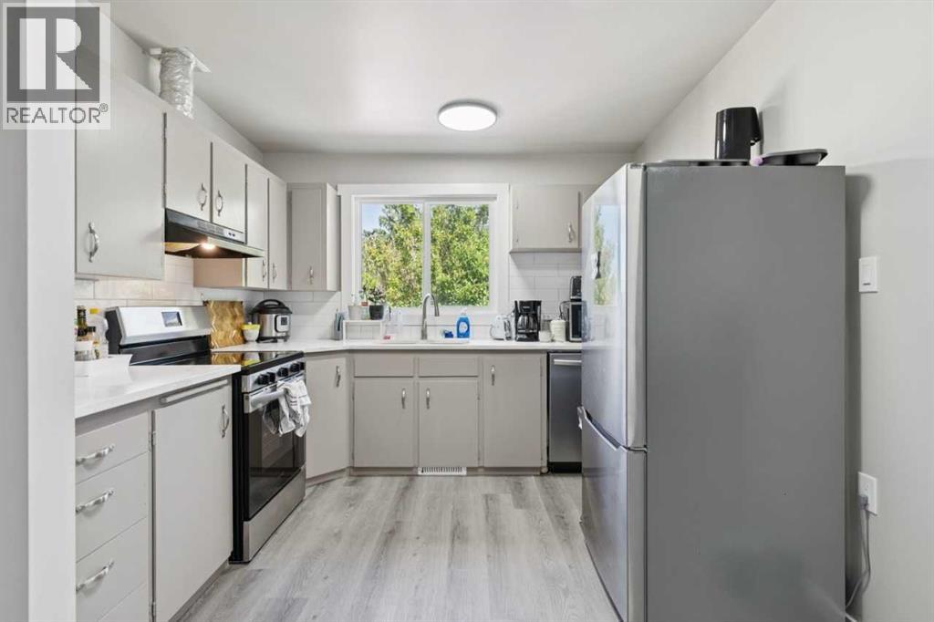 6717 - 6719 Huntsbay Road NW - 32