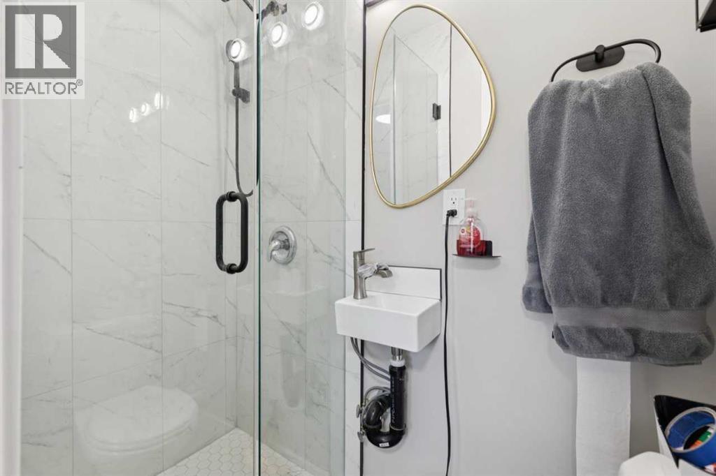 6717 - 6719 Huntsbay Road NW - 37