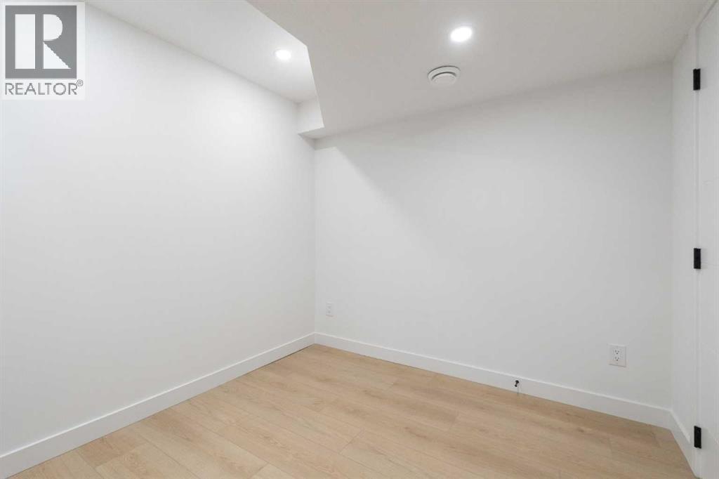 #94 2511 38 Street NE - 28