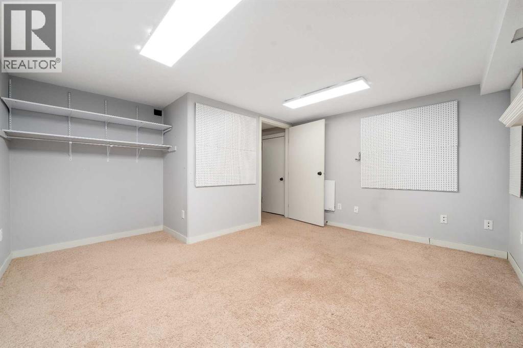 11 Taylor Crescent SE - 29
