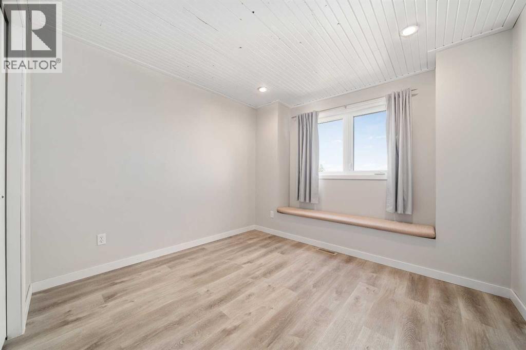 11 Taylor Crescent SE - 21