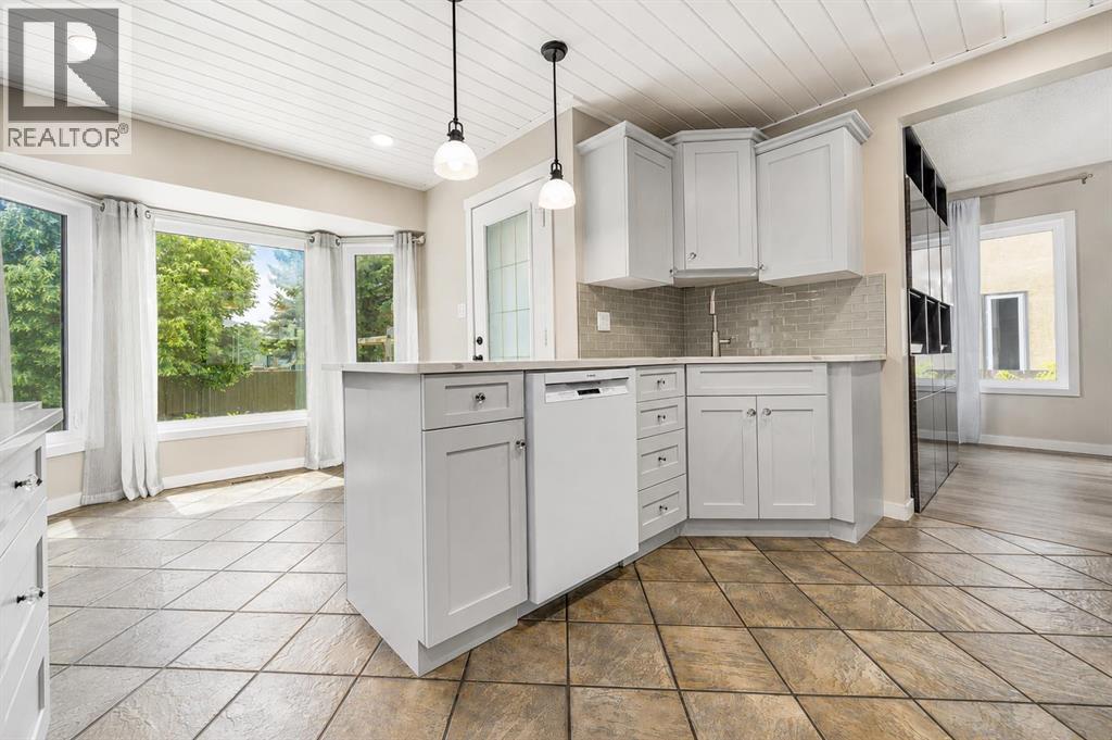 11 Taylor Crescent SE - 8