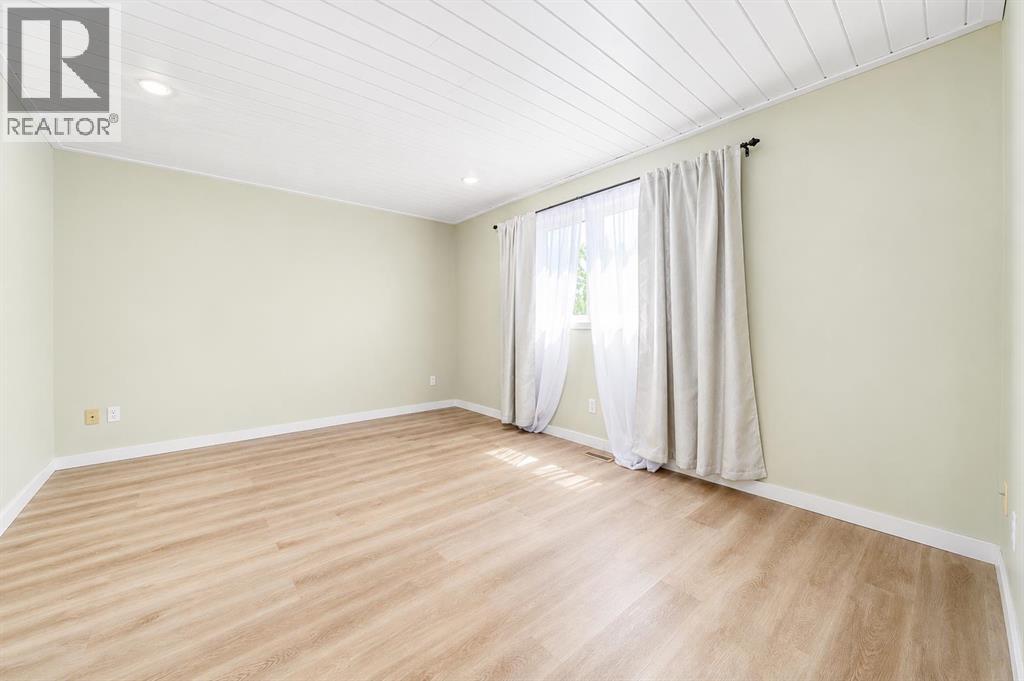 11 Taylor Crescent SE - 16
