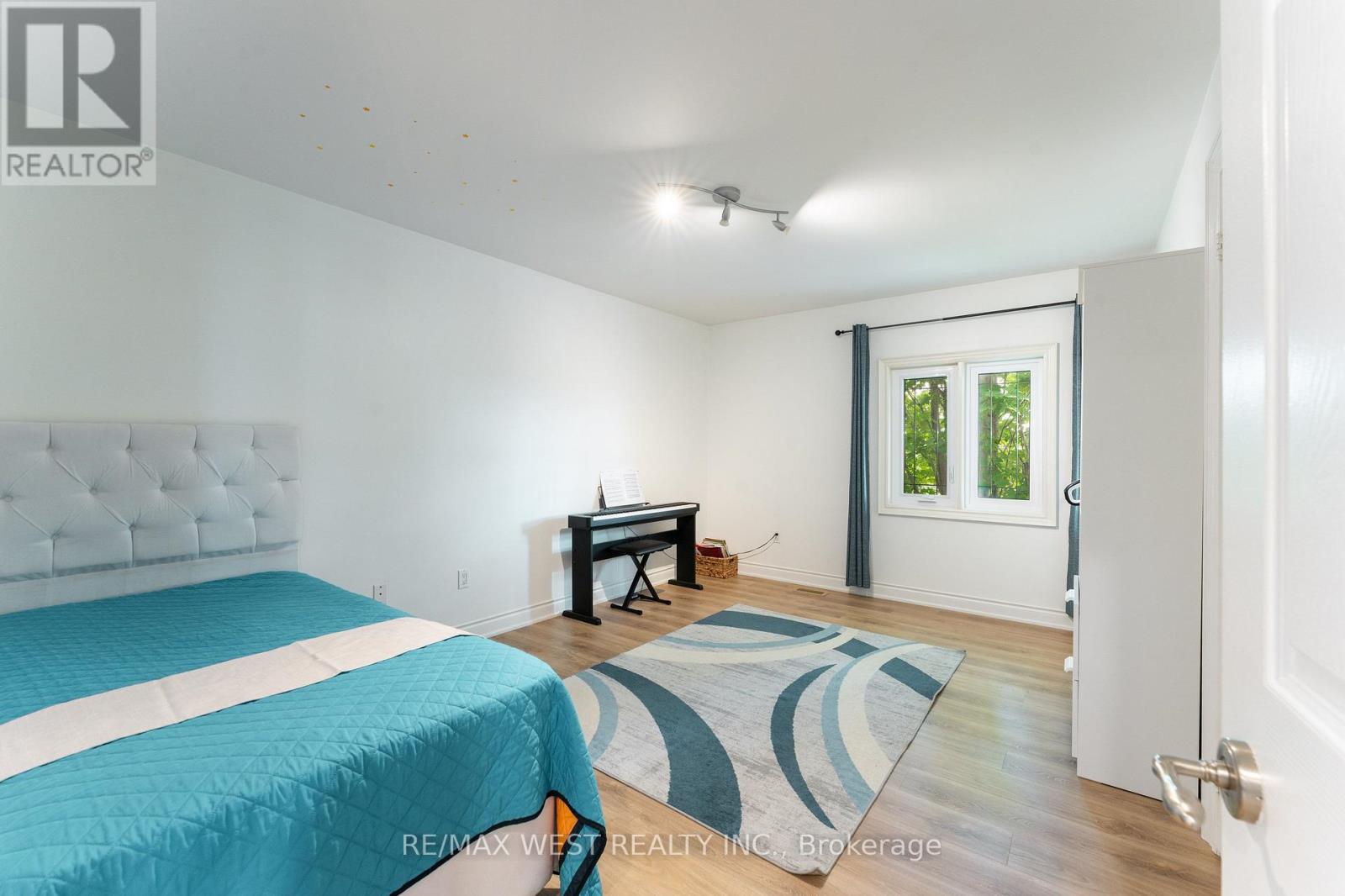 72 ALPHA COURT - 21