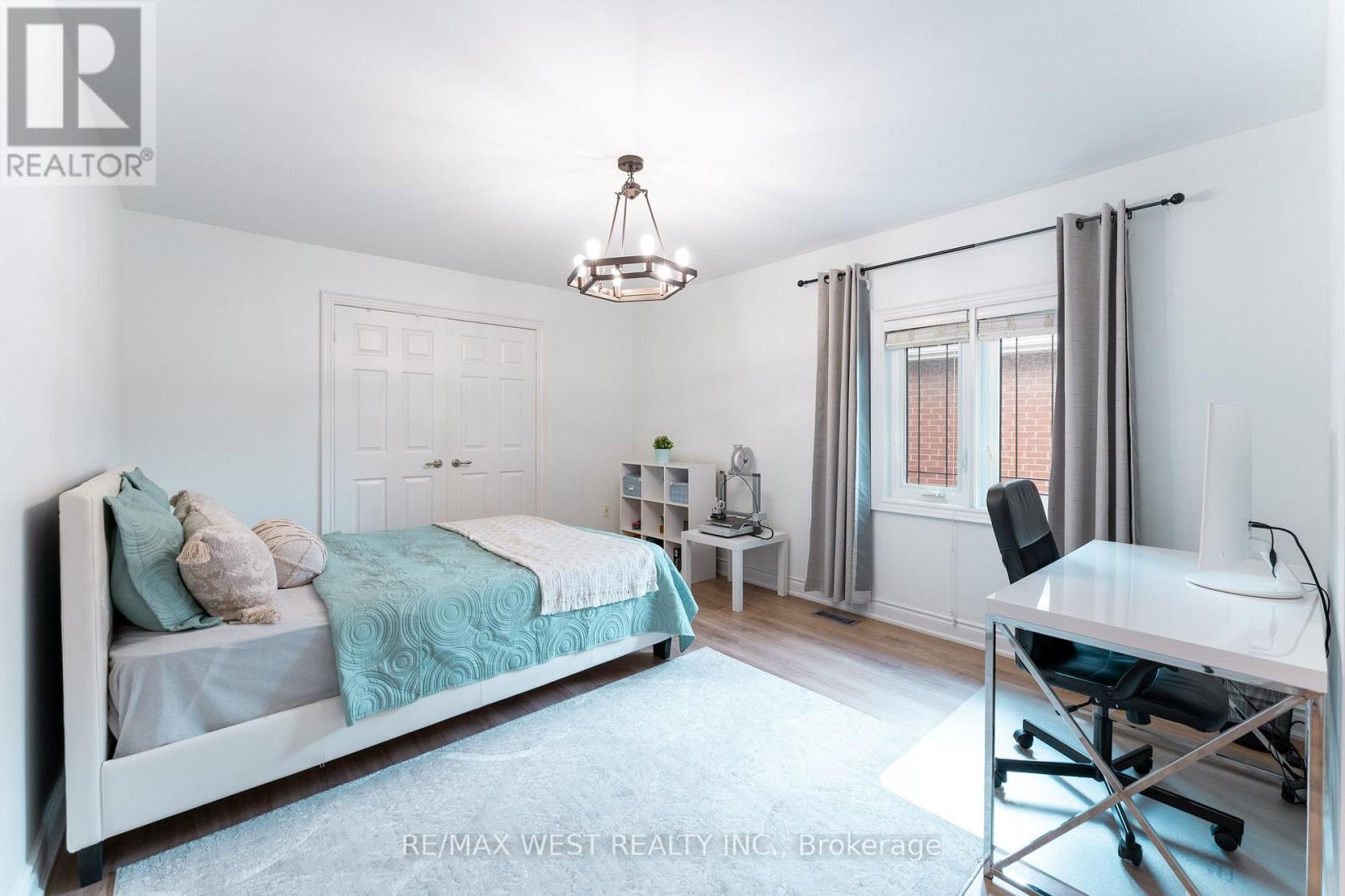 72 ALPHA COURT - 23
