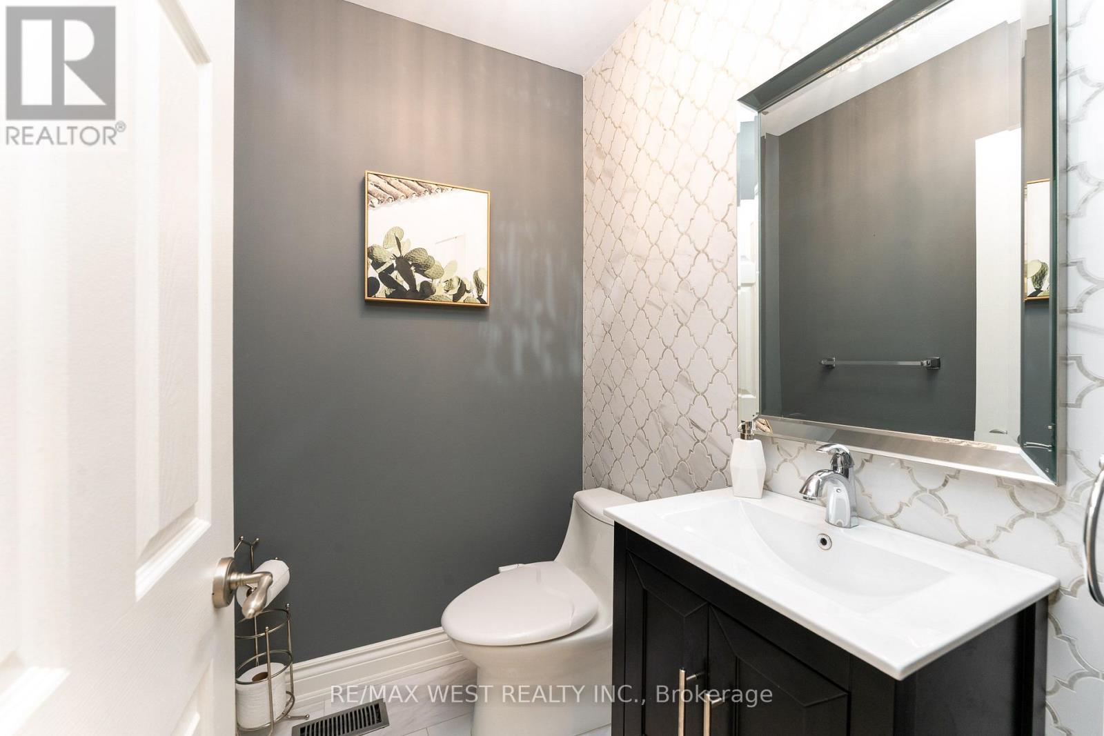 72 ALPHA COURT - 27