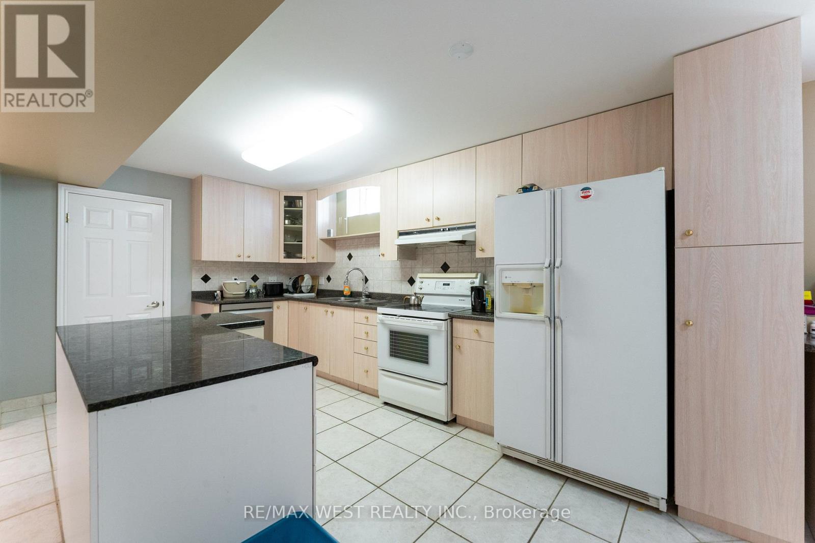 72 ALPHA COURT - 30