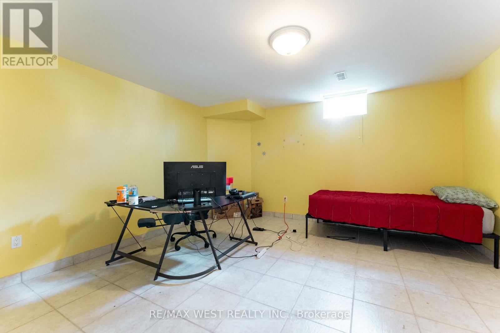 72 ALPHA COURT - 32