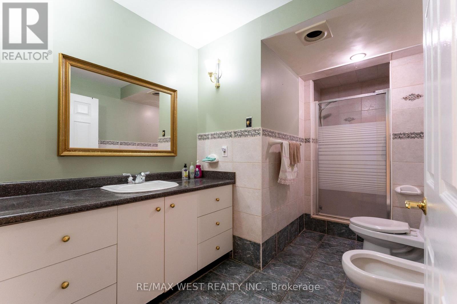 72 ALPHA COURT - 35