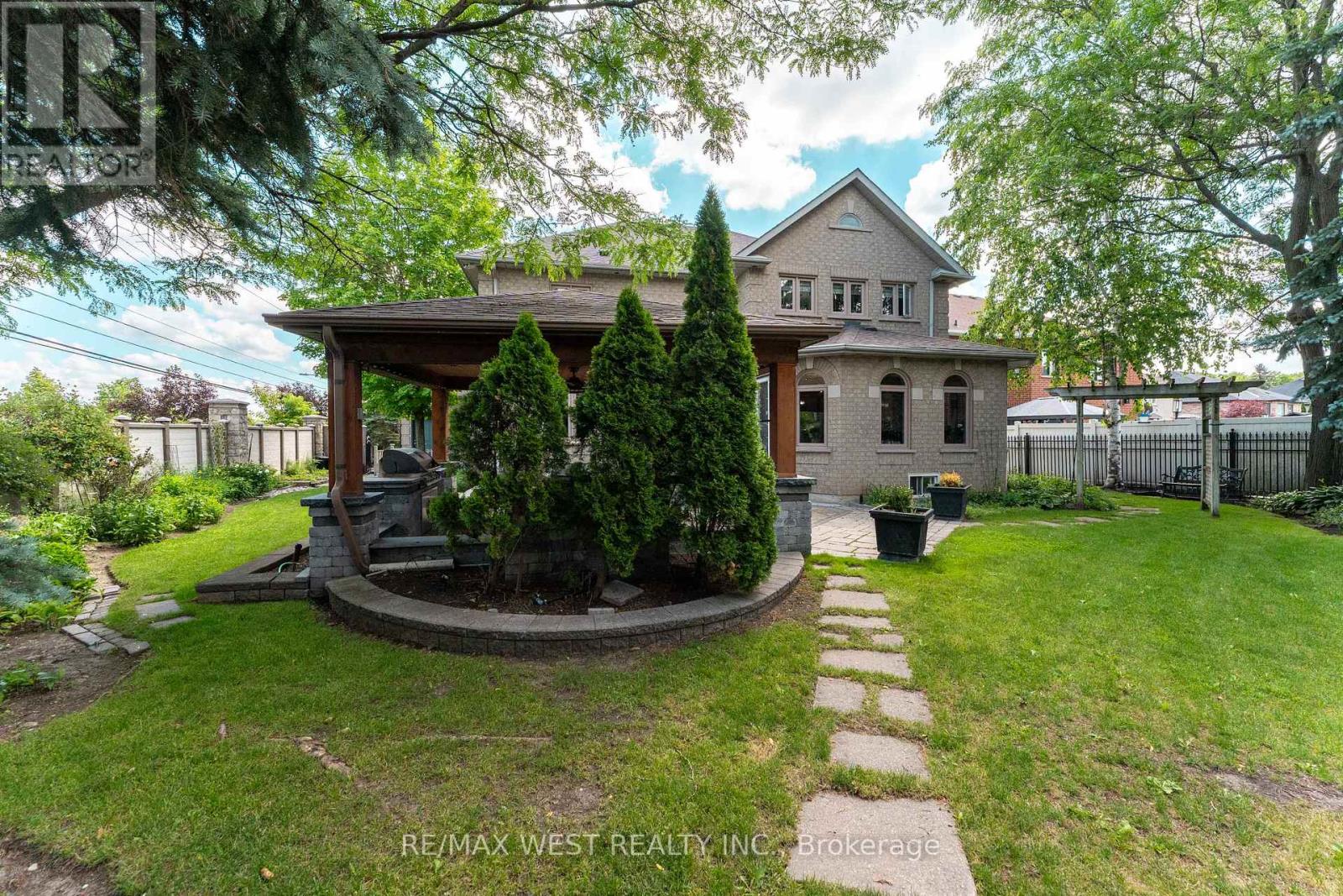 72 ALPHA COURT - 37