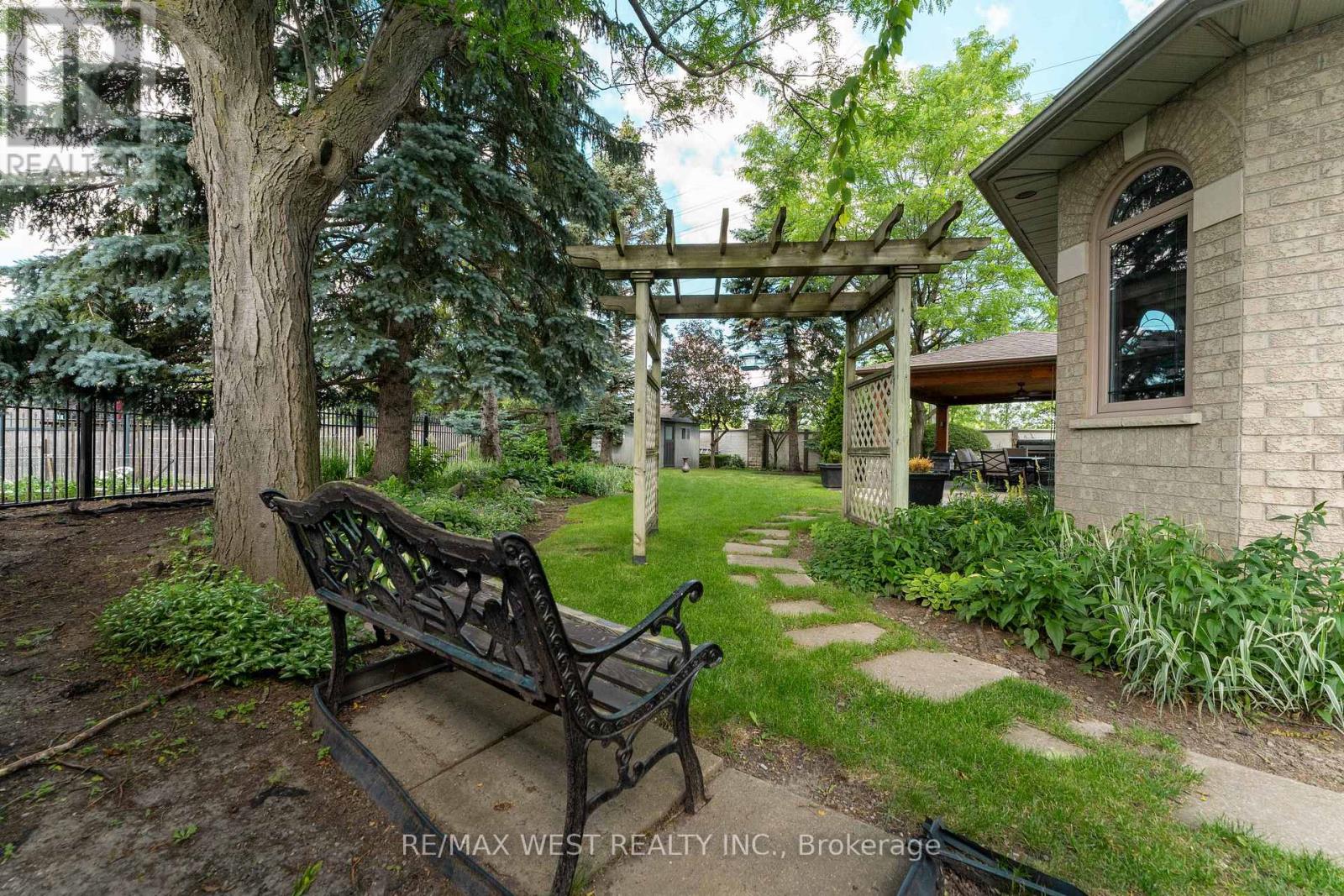72 ALPHA COURT - 38