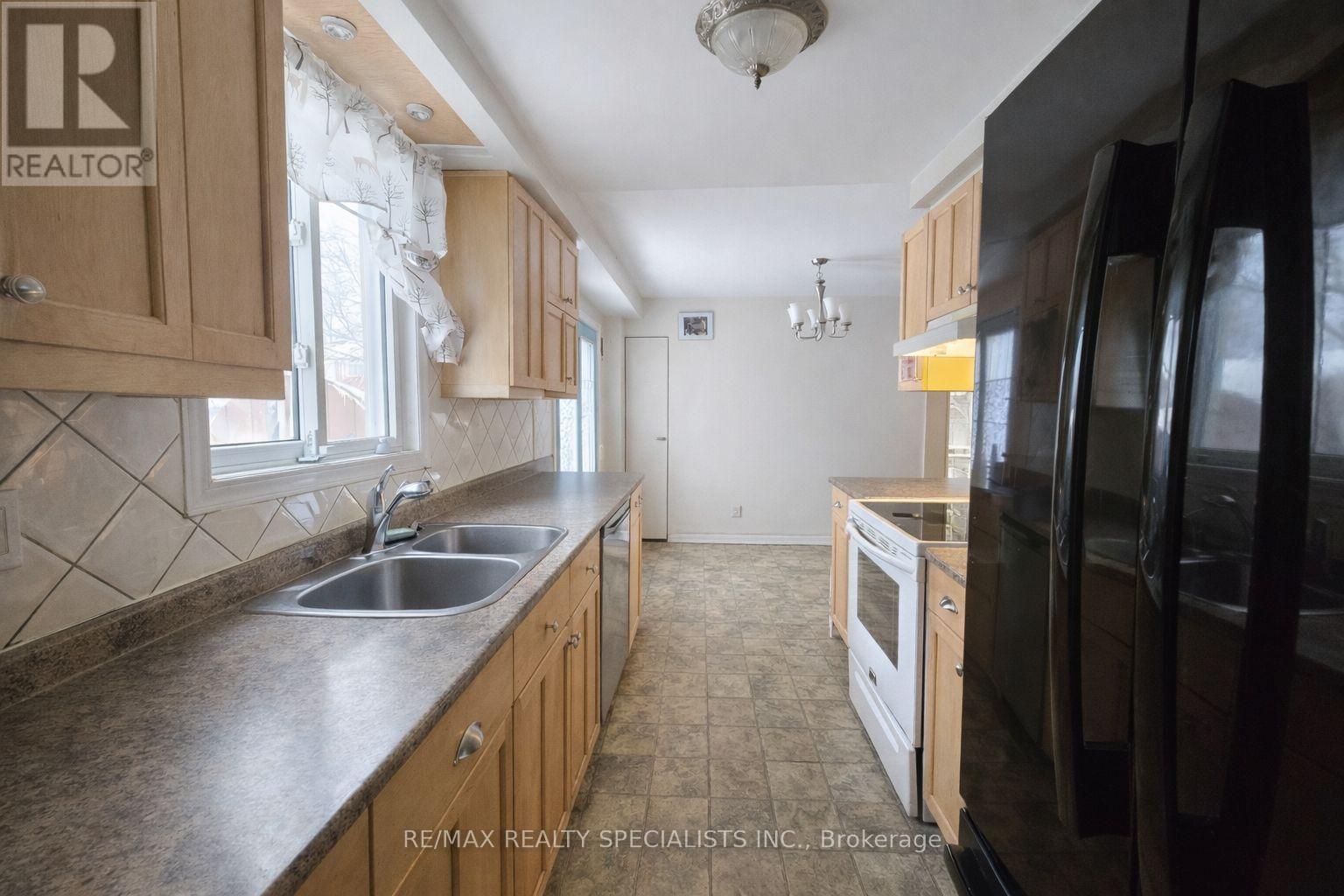 24 STEWART AVENUE - 3