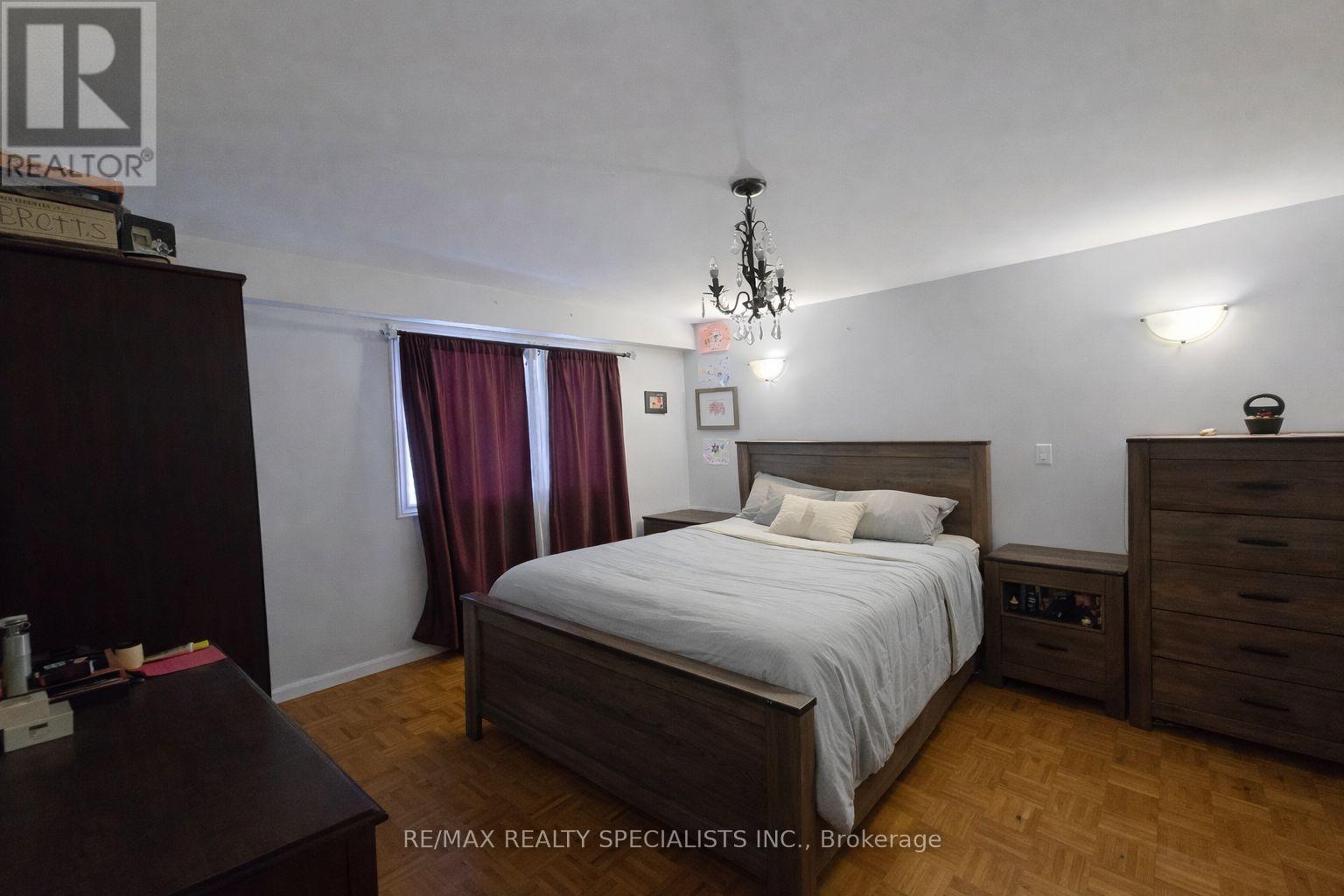 24 STEWART AVENUE - 5