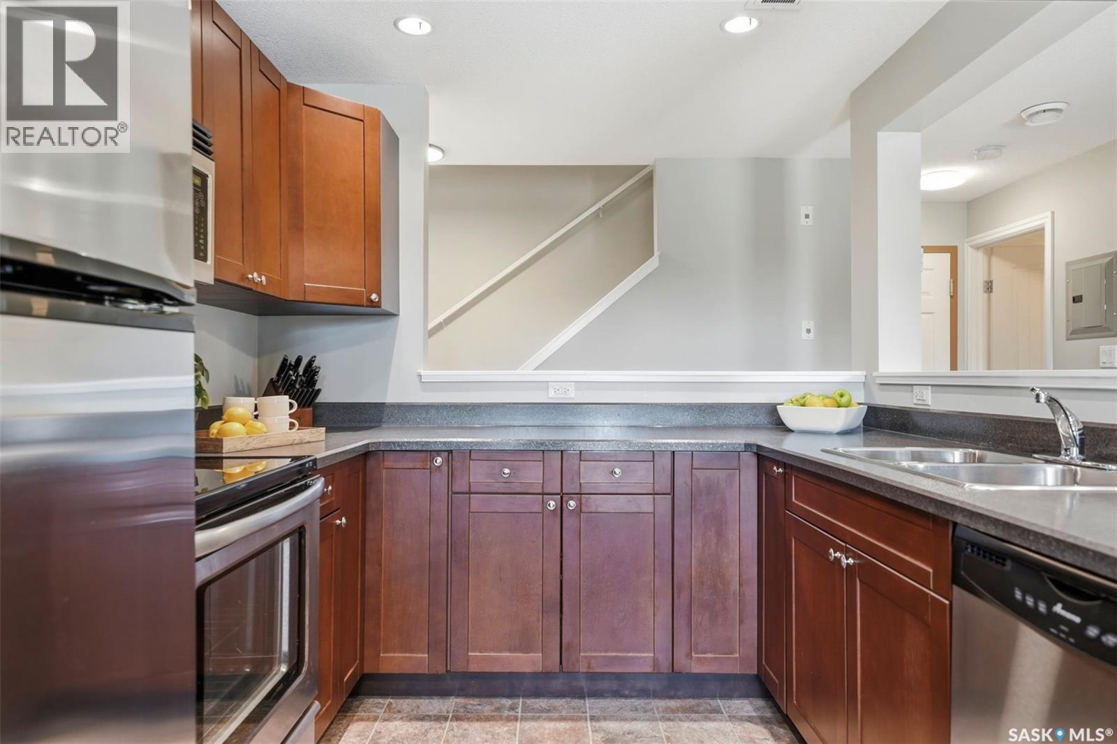 #203 515 28th STREET E - 10
