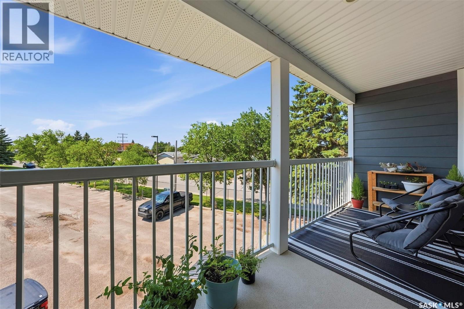 #203 515 28th STREET E - 16
