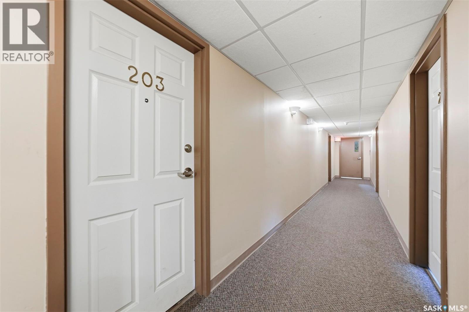 #203 515 28th STREET E - 2