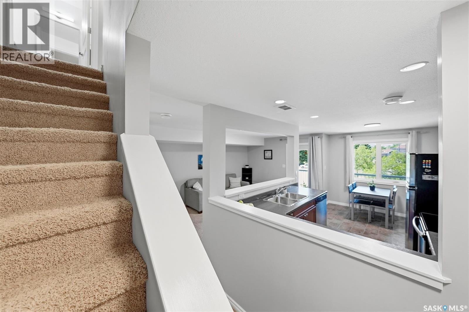 #203 515 28th STREET E - 20