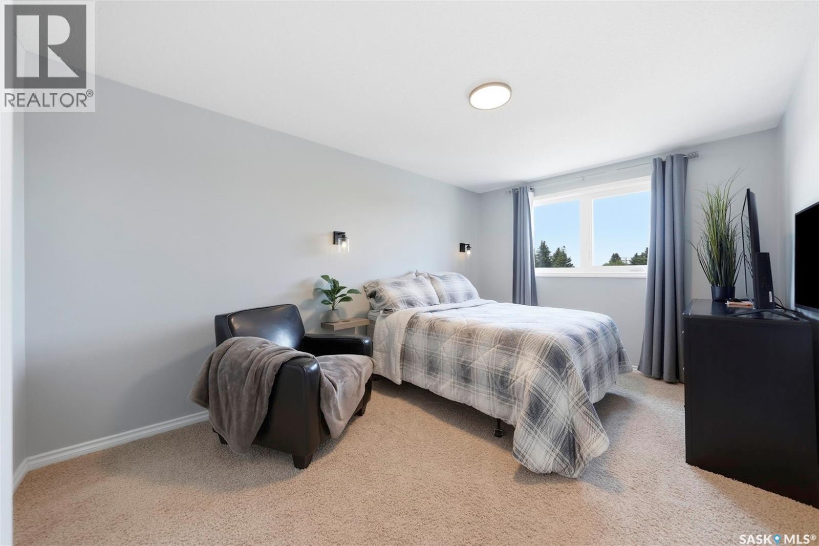 #203 515 28th STREET E - 22