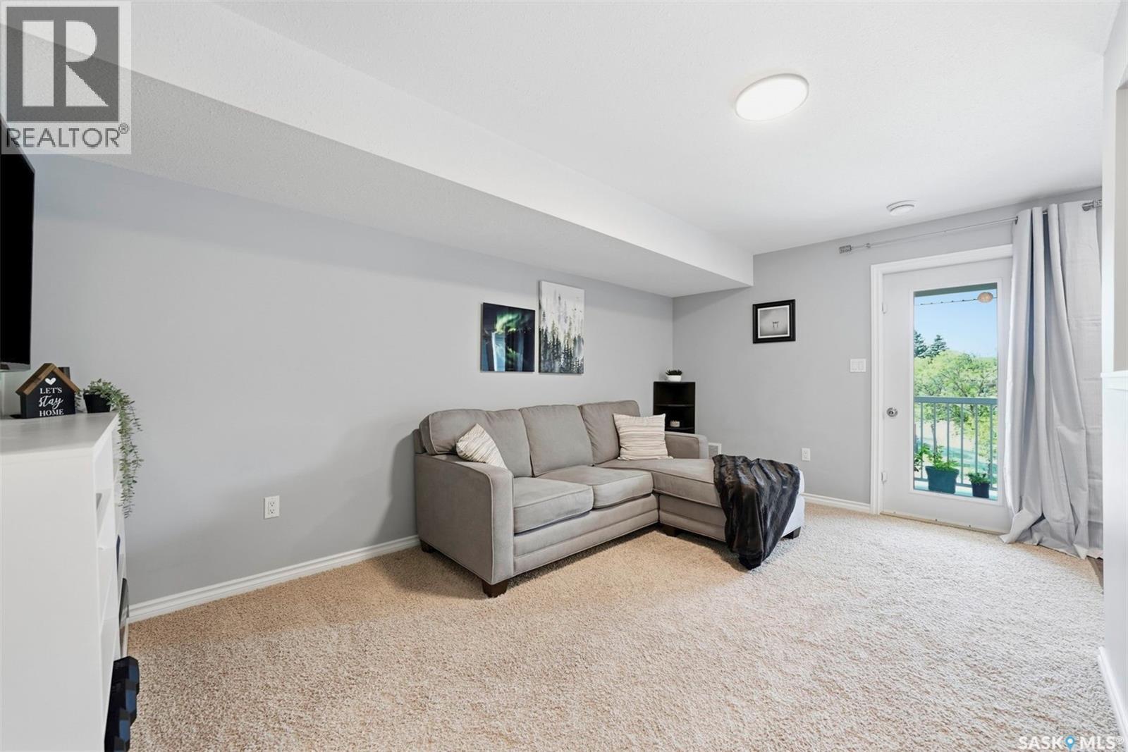 #203 515 28th STREET E - 4
